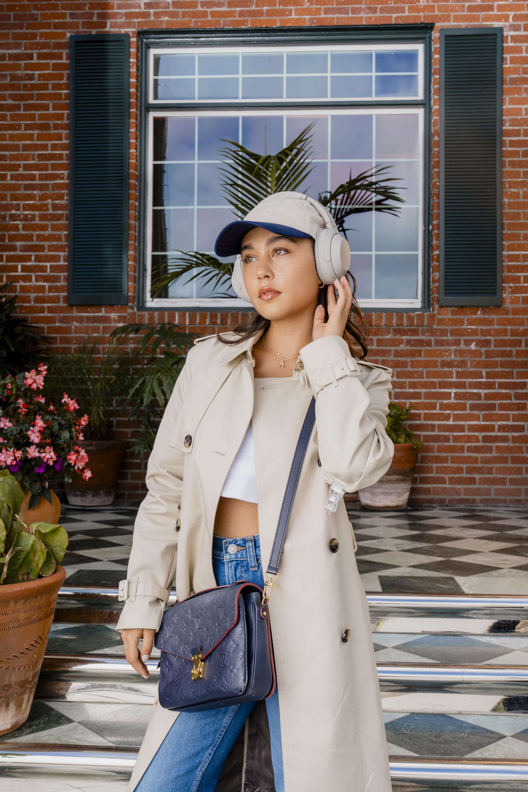 Sony WH-1000XM4 Wireless Premium Noise Canceling Overhead Headphones with Mic for Phone-Call and Alexa Voice Control, Silver WH1000XM4