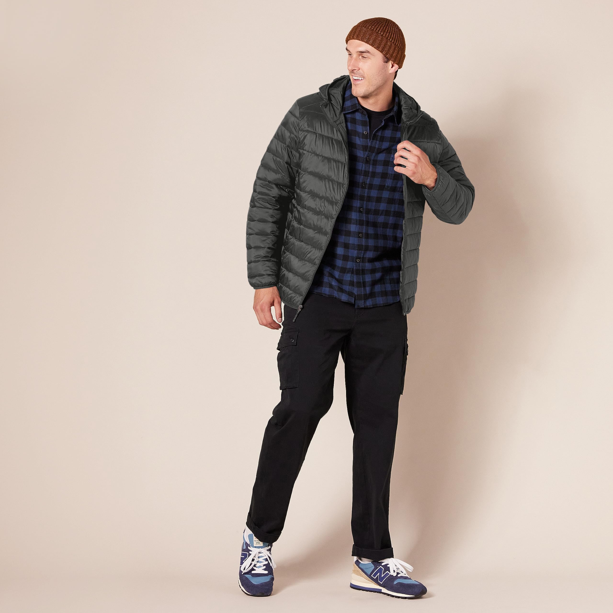 Amazon Essentials Men's Lightweight Water-Resistant Packable Hooded Puffer Jacket, Dark Grey, Large